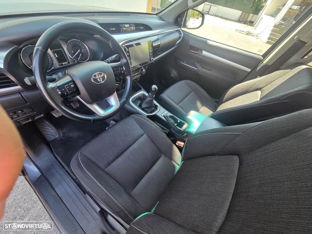 Toyota Hilux 2.4 D-4D 4WD CD CM - 20