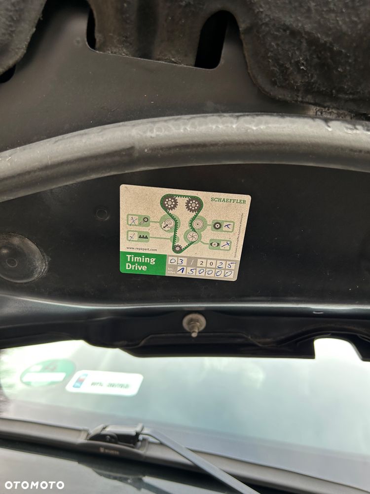 Land Rover Discovery Sport TD4 HSE - 12