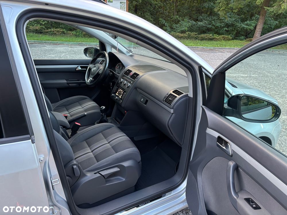 Volkswagen Touran - 10