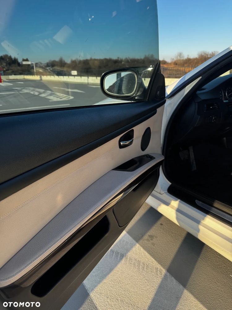 BMW Seria 3 335i M Sport Edition - 15