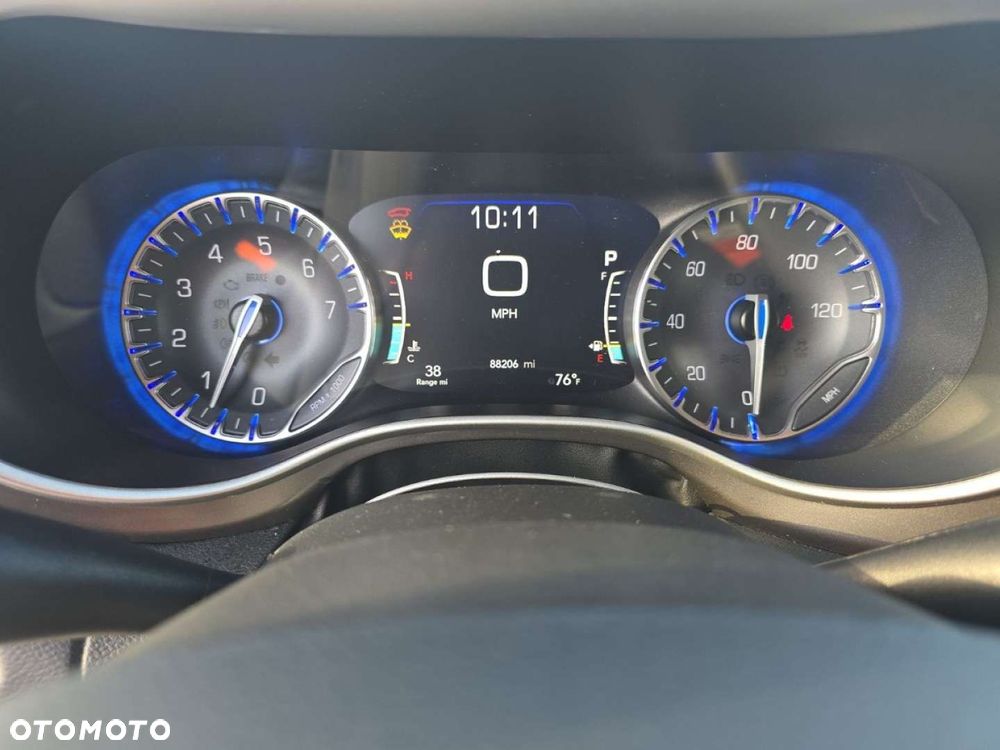 Chrysler Pacifica - 16