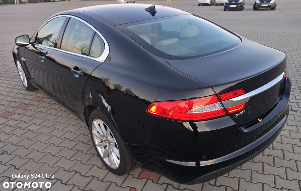 Jaguar XF 2.2 - 12