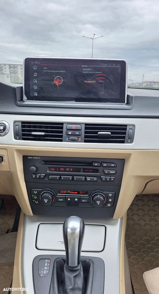 BMW Seria 3 320d DPF Touring Aut. - 4