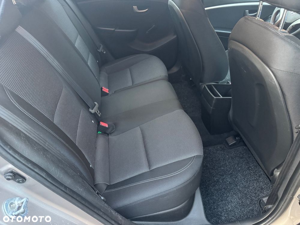 Hyundai i30 blue Kombi 1.4 Classic - 17