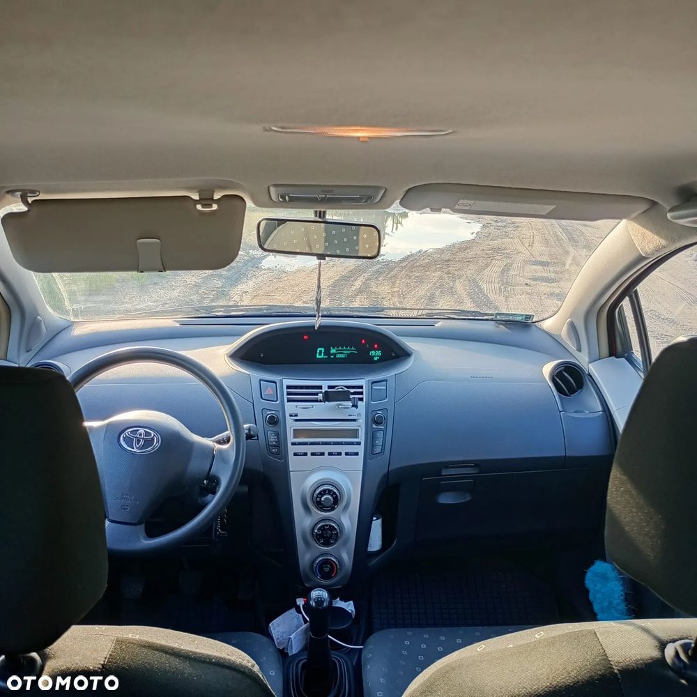 Toyota Yaris 1.0 Terra - 4