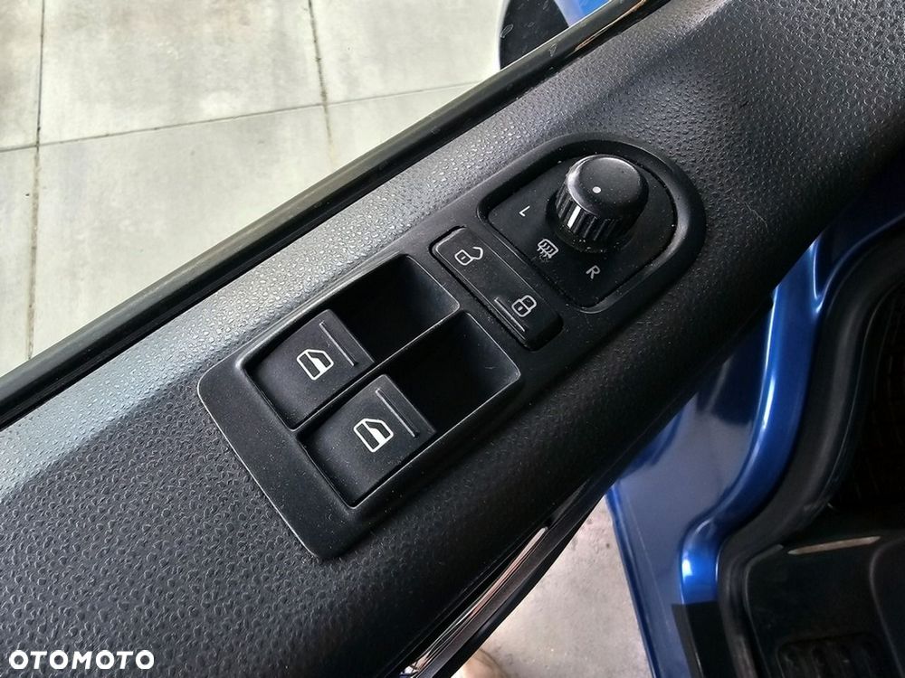 Volkswagen Caravelle - 12