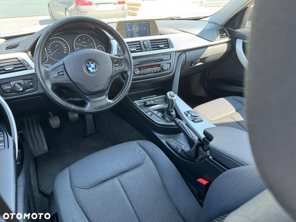 BMW Seria 3 318d DPF - 8