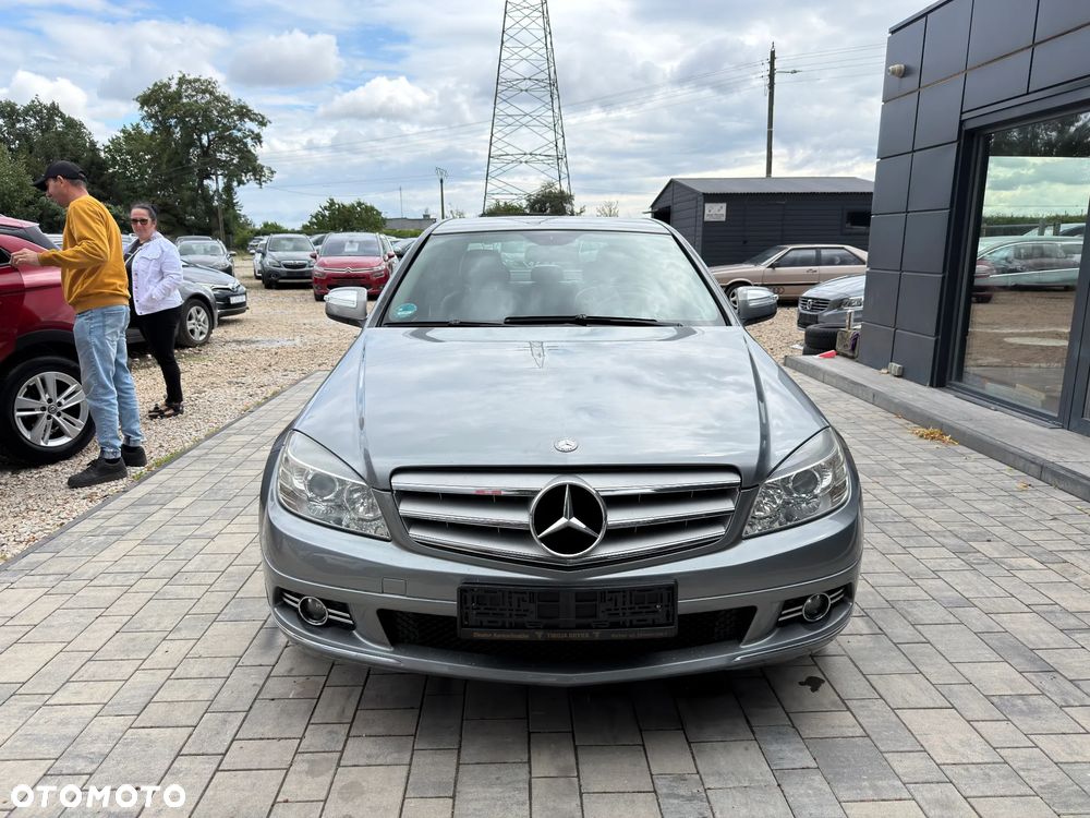 Mercedes-Benz Klasa C 180 CGI BlueEFFICIENCY Avantgarde - 7