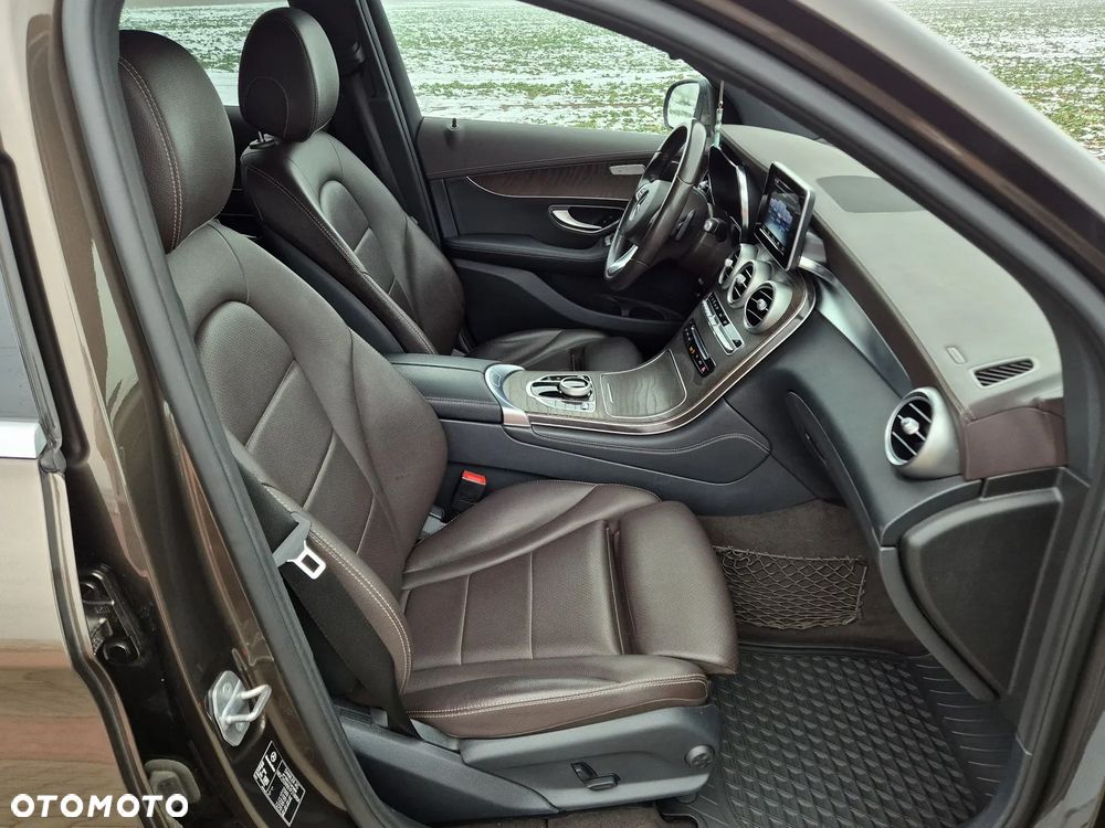 Mercedes-Benz GLC - 32