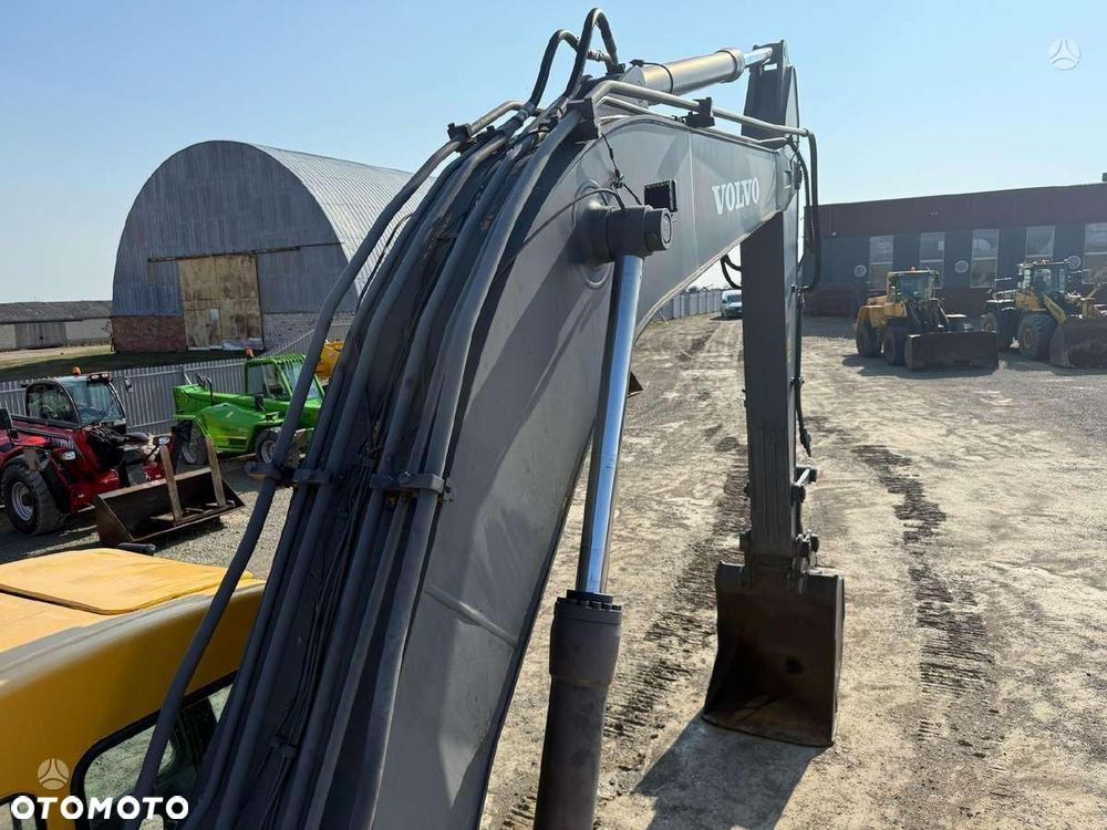 Volvo EC 240 LC - 18