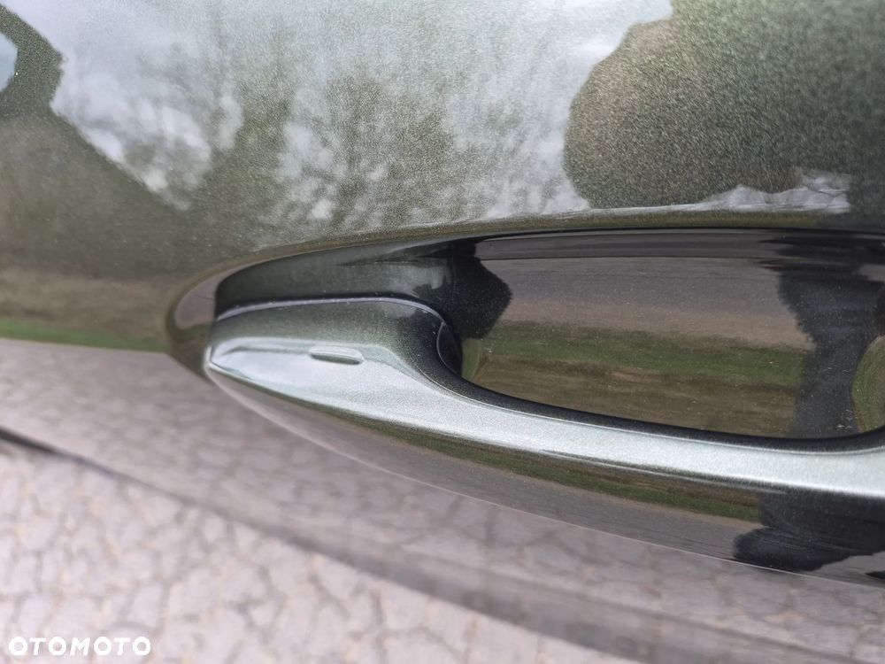 Lexus UX 300h F Sport Design AWD - 16