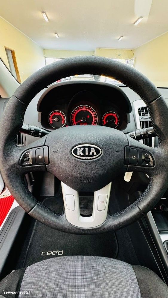 Kia Ceed S Coupé 1.4 CVVT EX ISG - 14