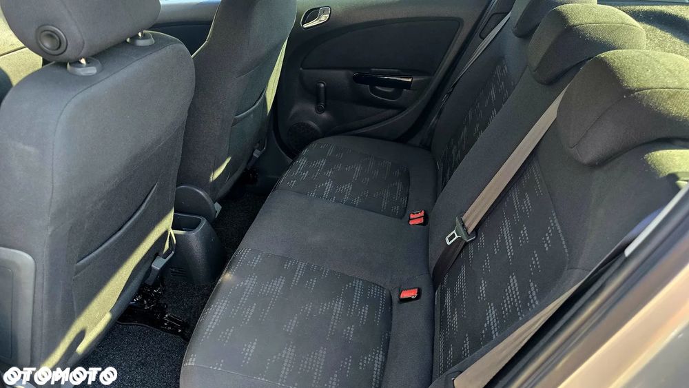 Opel Corsa 1.4 16V Innovation - 11