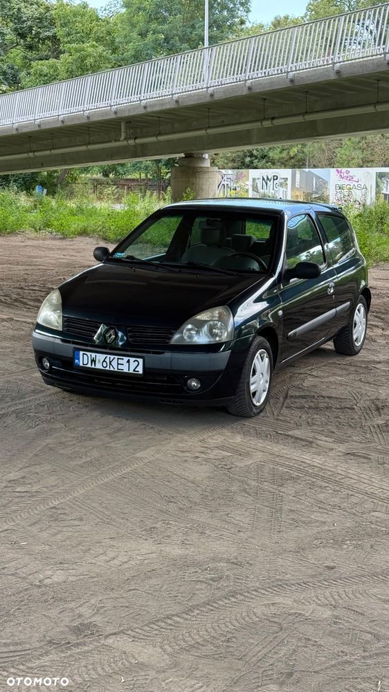 Renault Clio 1.2 16V Campus - 11
