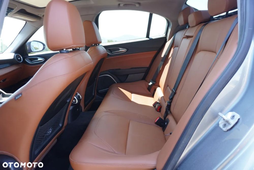 Alfa Romeo Giulia - 11