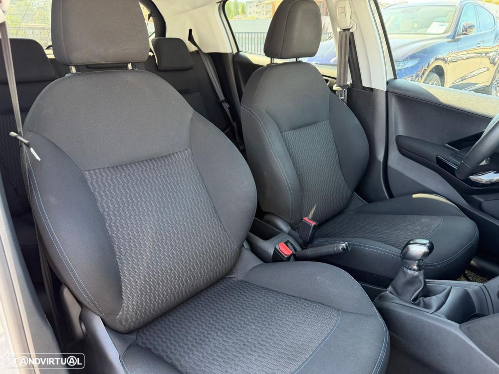 Peugeot 208 1.2 PureTech Signature - 17