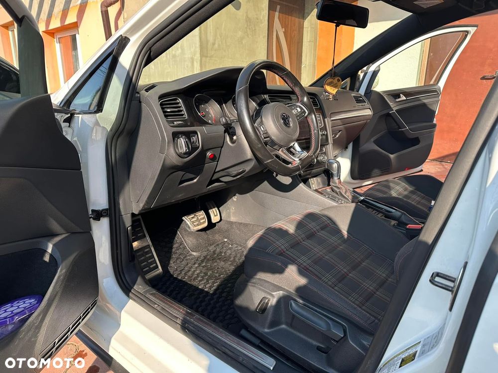 Volkswagen Golf GTI (BlueMotion Technology) DSG - 3