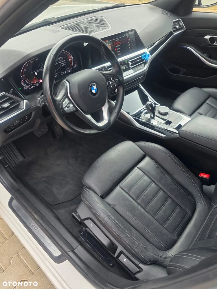 BMW Seria 3 320d Touring - 11