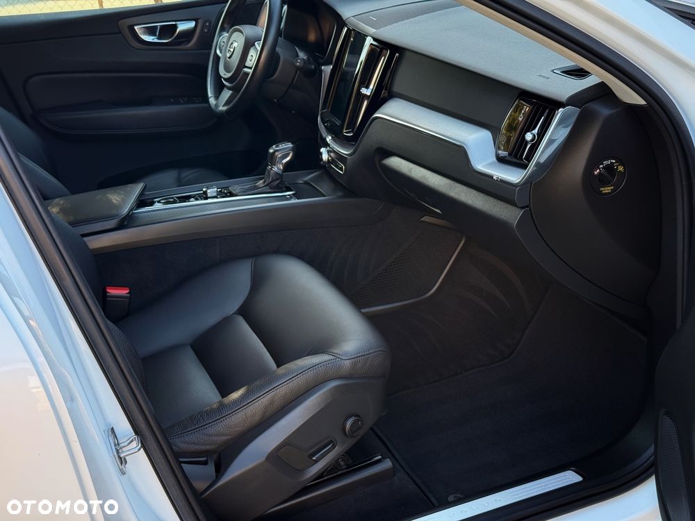 Volvo XC 60 D4 Momentum Pro - 10