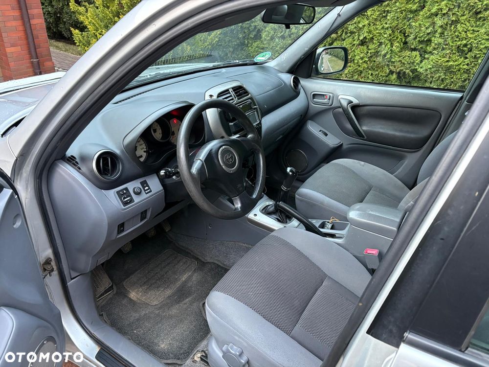 Toyota RAV4 1.8 VVT-i 4x2 - 7