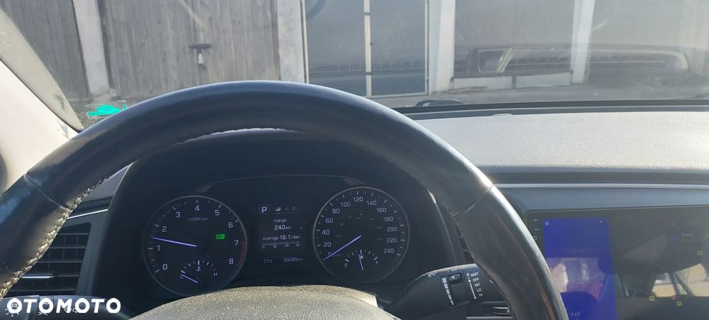 Hyundai Elantra - 11