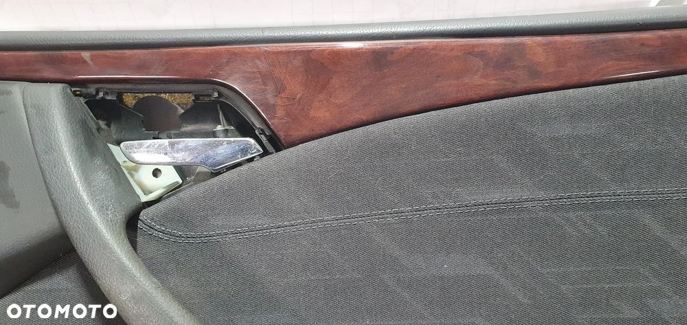 Mercedes E klasa W210 tapicerka boczek drzwi prawy przód A2107202871 - 2