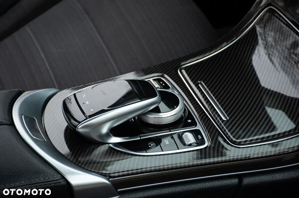 Mercedes-Benz Klasa C 200 7G-TRONIC AMG Line - 17