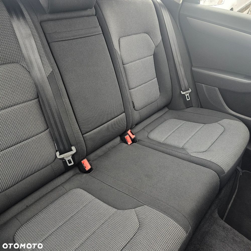 Volkswagen Passat - 24