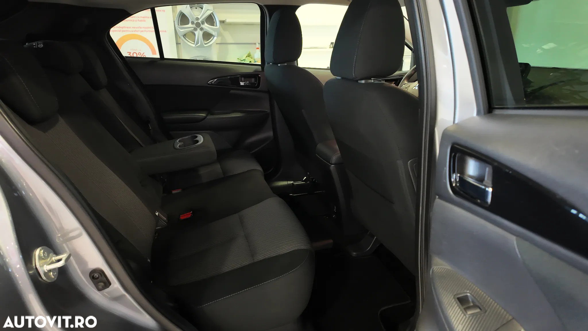 Mitsubishi Eclipse-Cross Plug-In Hybrid 4WD Intro Edition - 32
