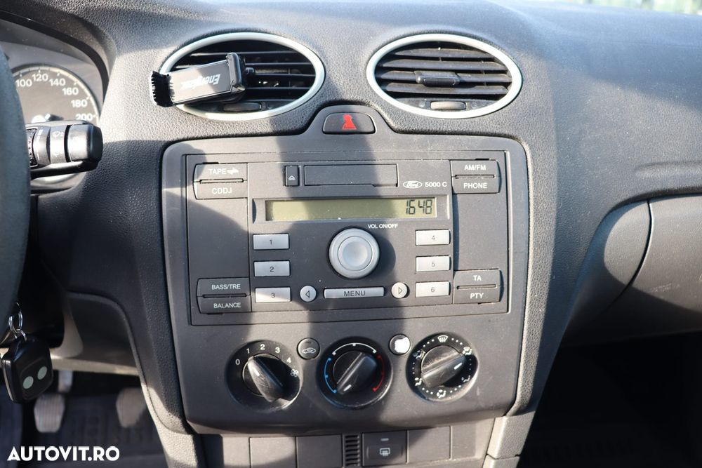 Ford Focus 1.4i Ambiente - 11