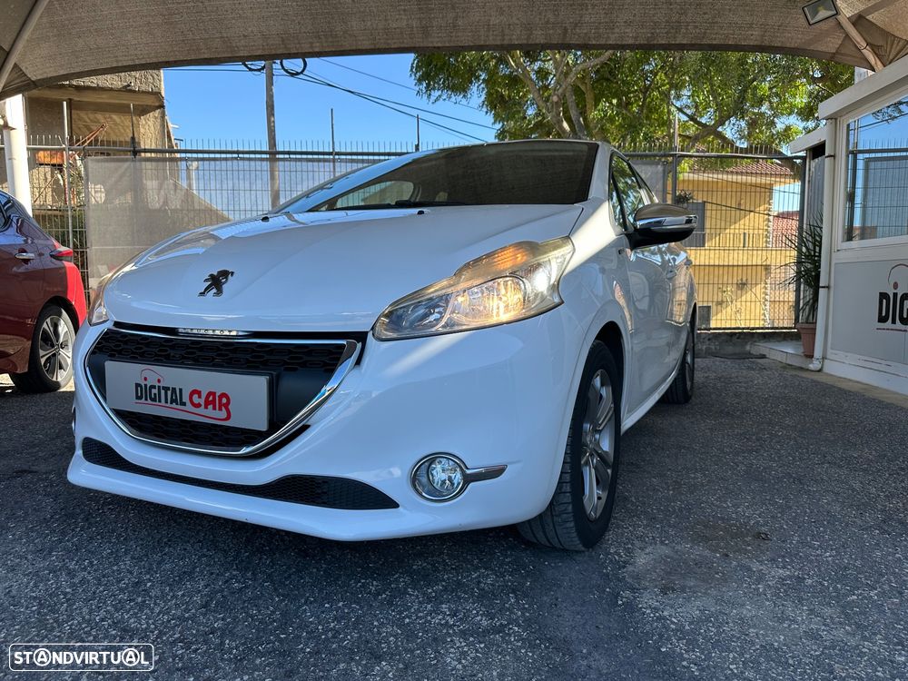 Peugeot 208 2014 photo 2