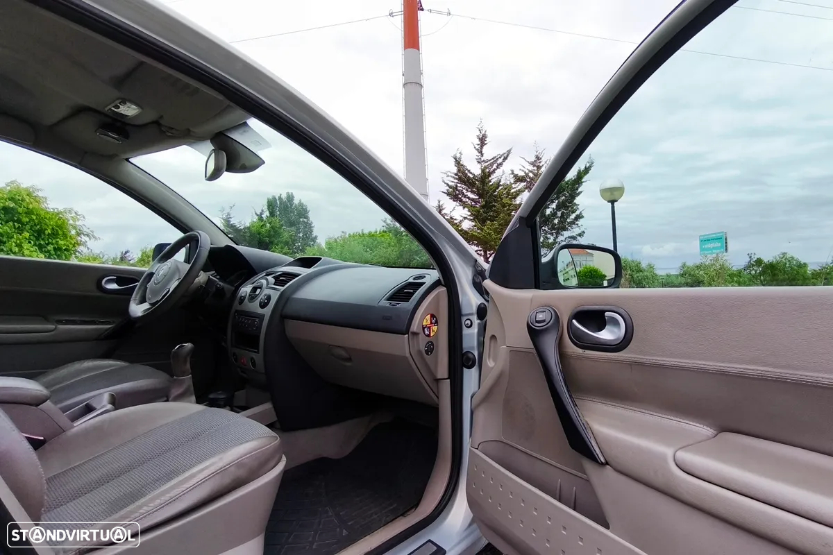 Renault Mégane 1.5 dCi Confort - 10