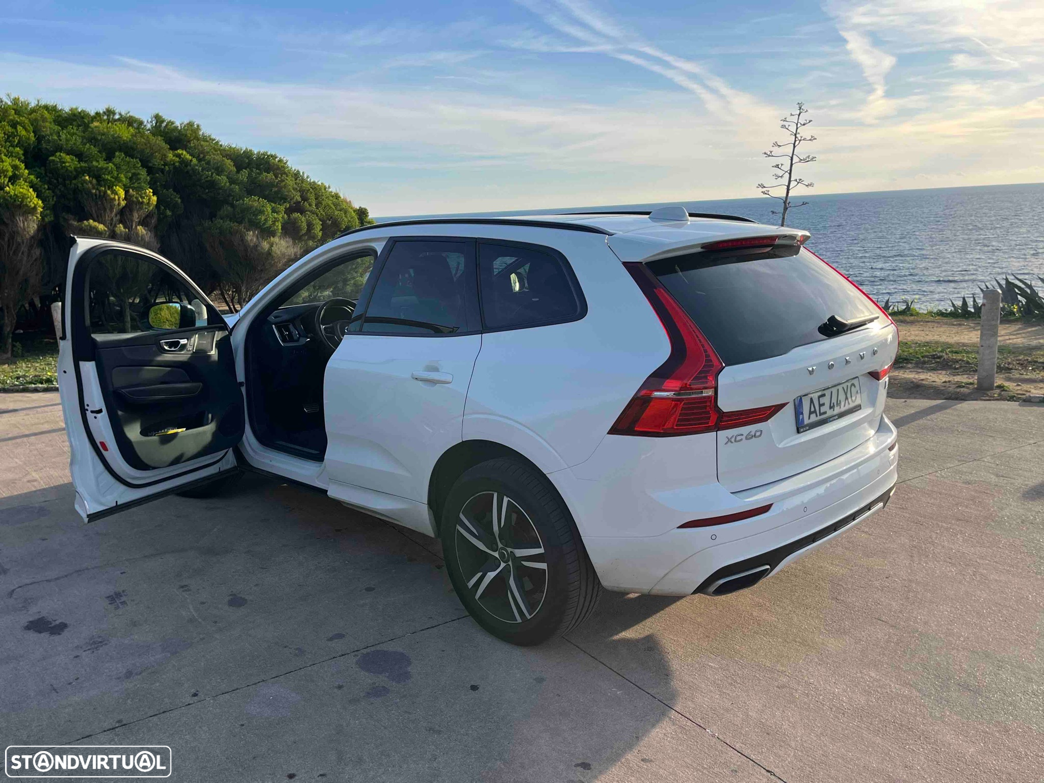 Volvo XC 60 2.0 T6 PHEV R-Design Expression AWD - 23