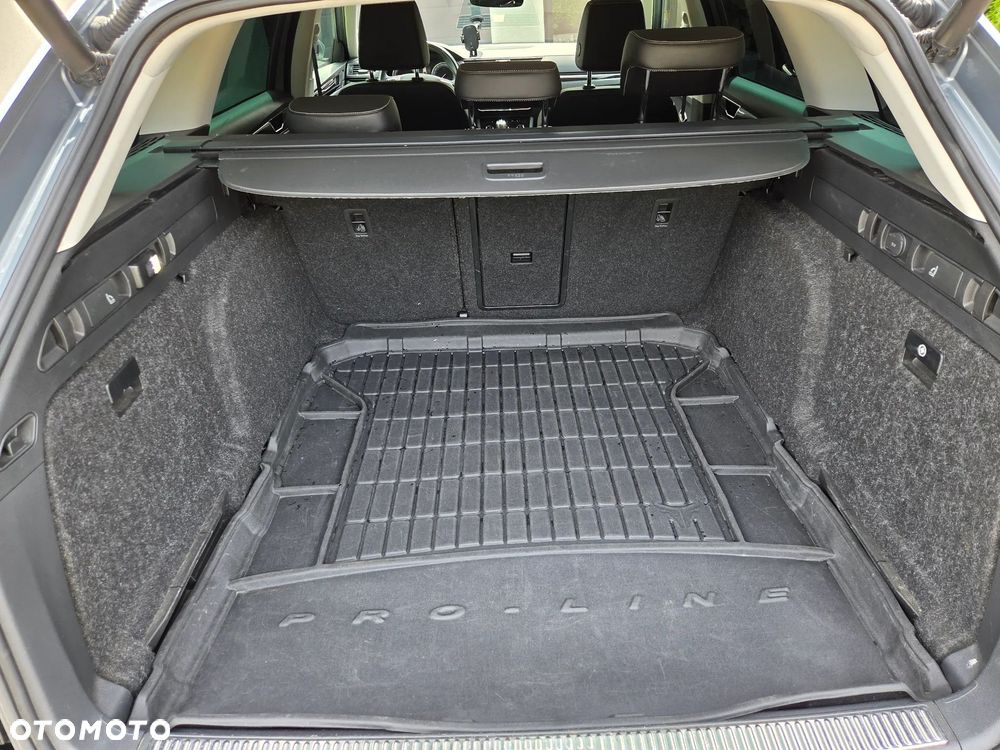 Skoda Superb 2.0 TDI L&K DSG - 9