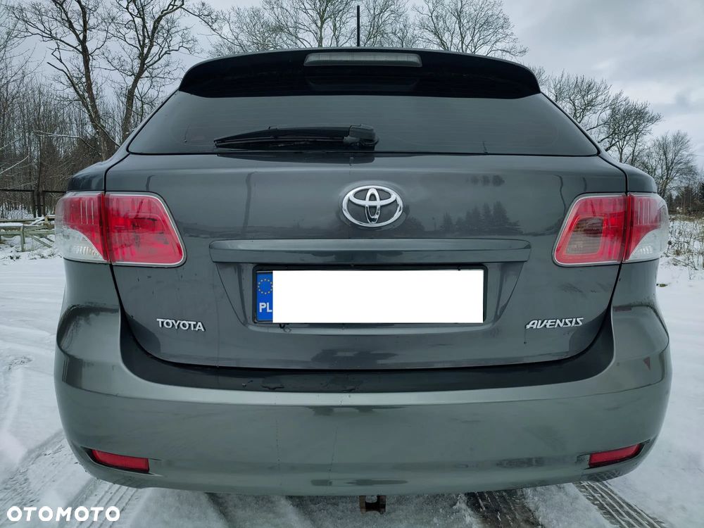 Toyota Avensis - 16