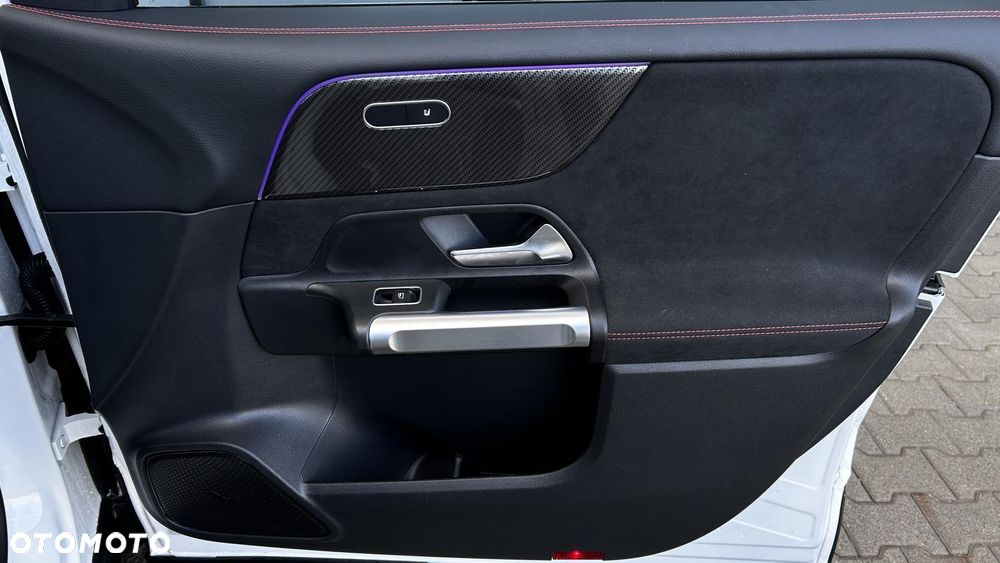 Mercedes-Benz GLB 200 AMG Line 7G-DCT - 21