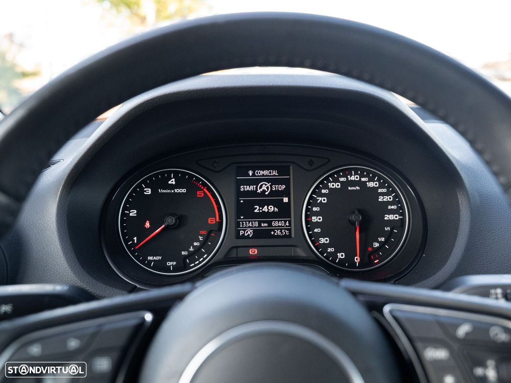 Audi Q2 30 TDI Design S tronic - 34