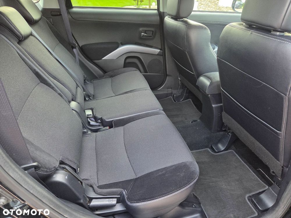 Mitsubishi Outlander - 17
