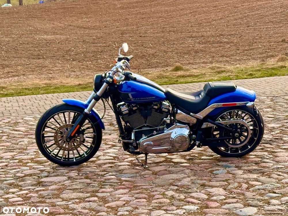 Harley-Davidson Softail Breakout - 15