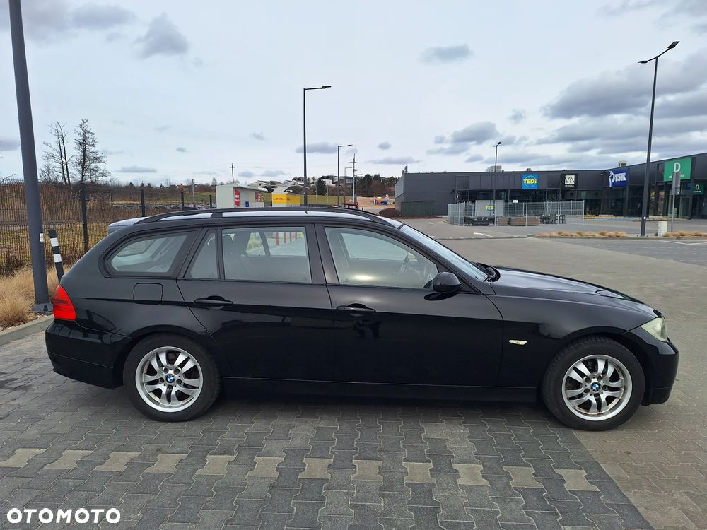 BMW Seria 3 318i - 5