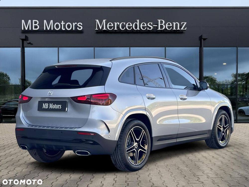 Mercedes-Benz GLA - 8