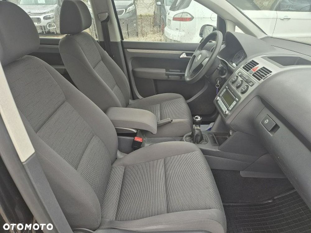 Volkswagen Touran - 15