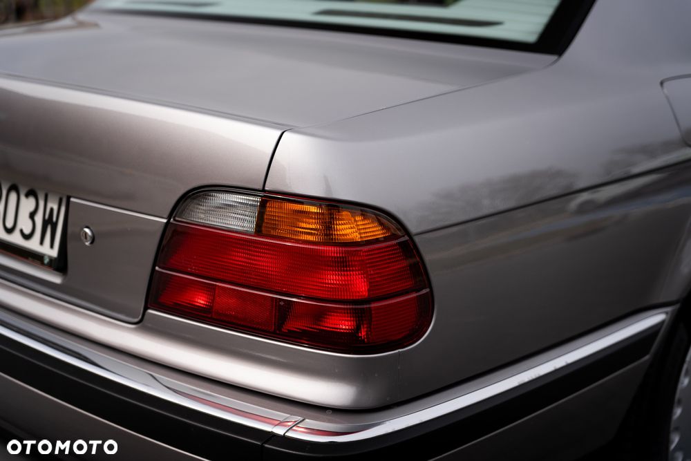 BMW Seria 7 730i - 12