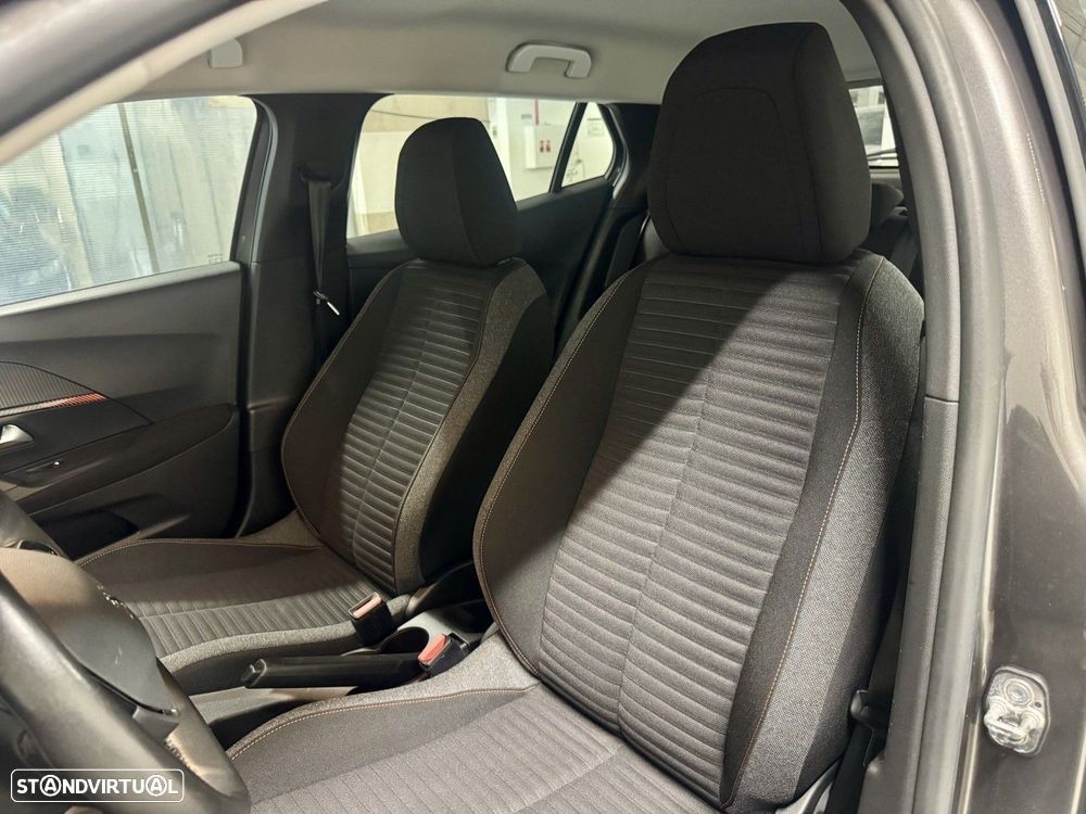 Peugeot 2008 1.2 PureTech Active Pack EAT8 - 24