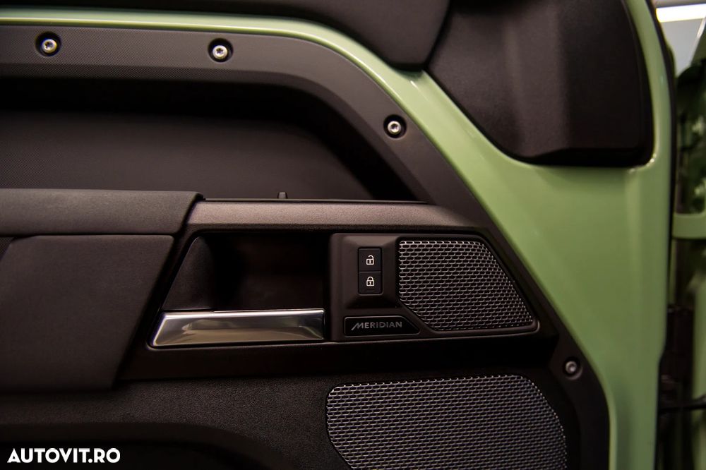 Land Rover Defender 110 2.0 P404 PHEV - 16