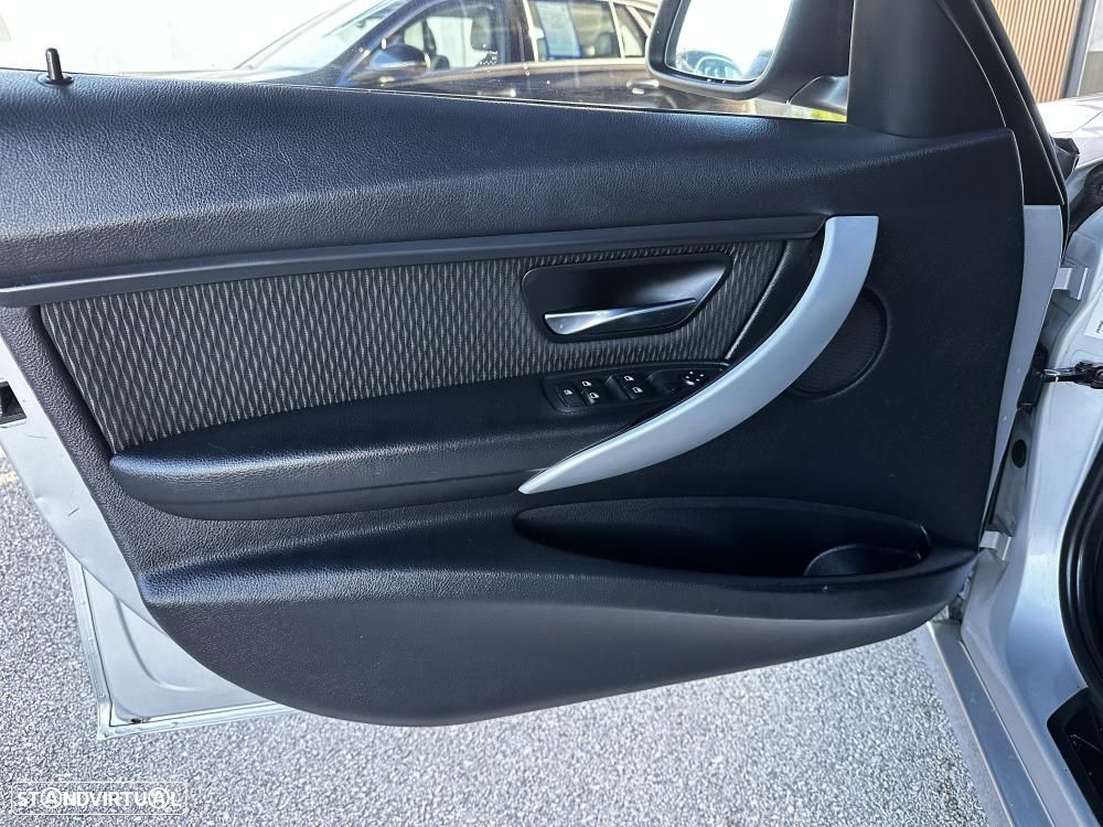 BMW 320 d Line Sport - 17