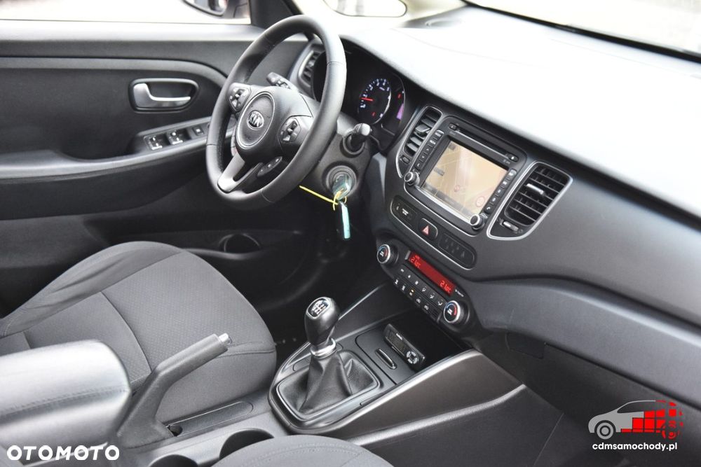 Kia Carens - 26
