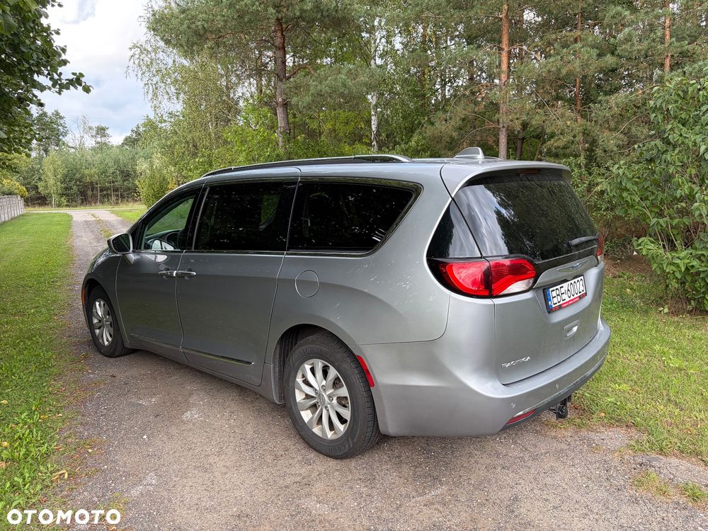 Chrysler Pacifica - 3
