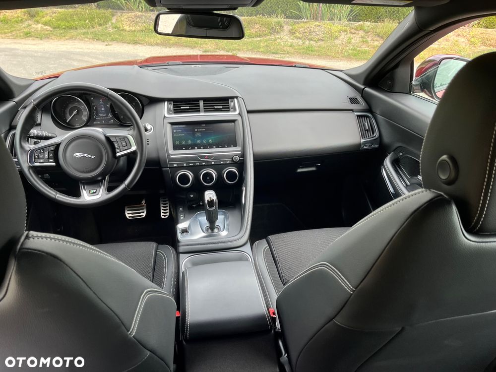 Jaguar E-Pace 2.0 i4D AWD R-Dynamic - 17
