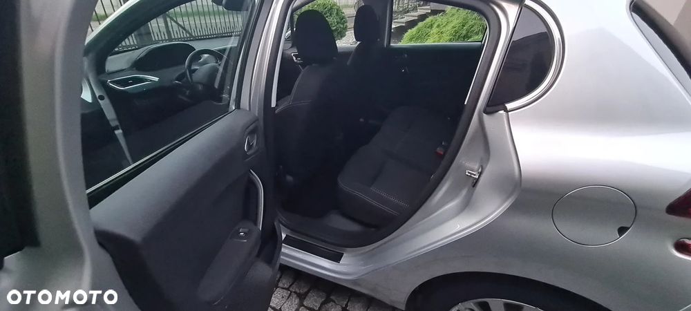 Peugeot 208 1.2 PureTech GPF Signature S&S EAT6 - 15